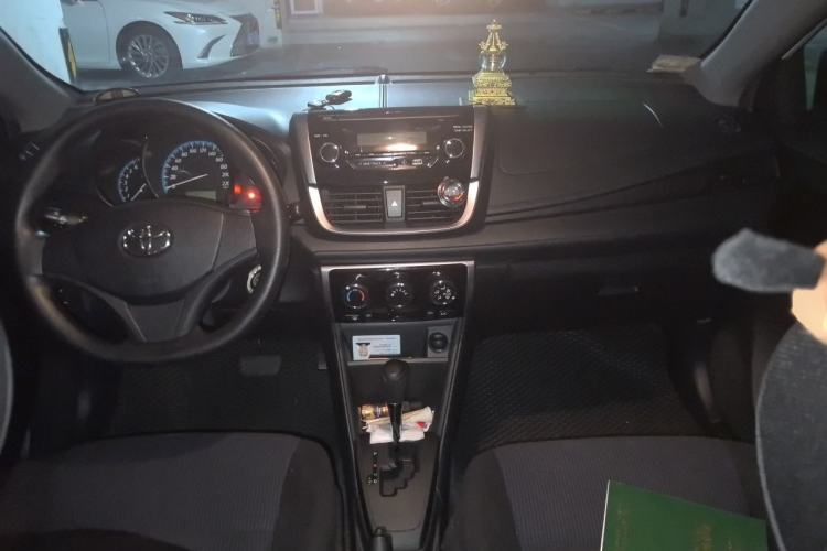 Used Toyota YARiS L Zhi Xuan 2016 Revised 1.5E CVT Charming Edition Center Console