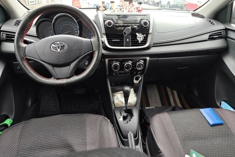 Used Toyota YARiS L Zhi Xuan 2016 Revised 1.5E CVT Charming Edition Center Console