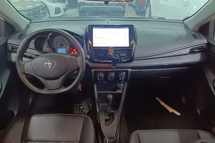Used Toyota YARiS L Zhi Xuan 2016 Revised 1.5E CVT Charming Edition Center Console