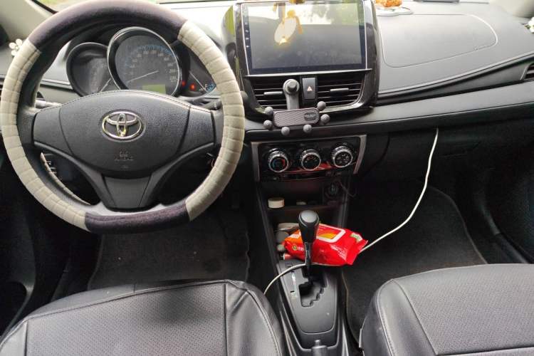 Used Toyota YARiS L Zhi Xuan 2016 Revised 1.5E CVT Charming Edition Center Console