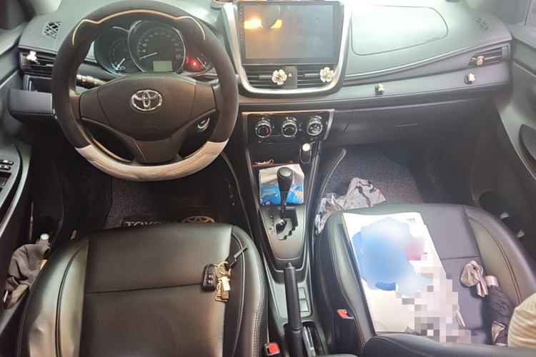 Used Toyota YARiS L Zhi Xuan 2016 Revised 1.5E CVT Charming Edition Center Console