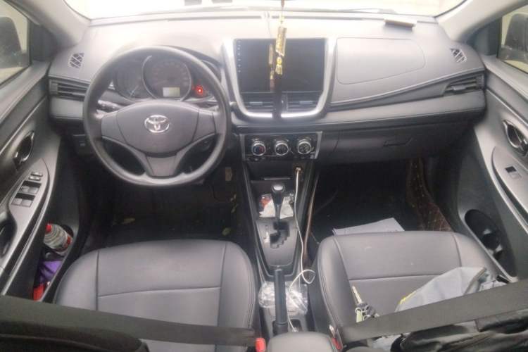 Used Toyota YARiS L Zhi Xuan 2016 Revised 1.5E CVT Charming Edition Center Console