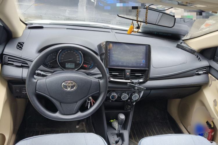 Used Toyota YARiS L Zhi Xuan 2016 Revised 1.5E CVT Charming Edition Center Console