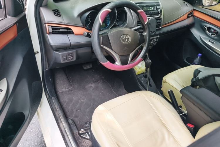 Used Toyota YARiS L Zhi Xuan 2016 1.5E Automatic JingSu Edition Center Console