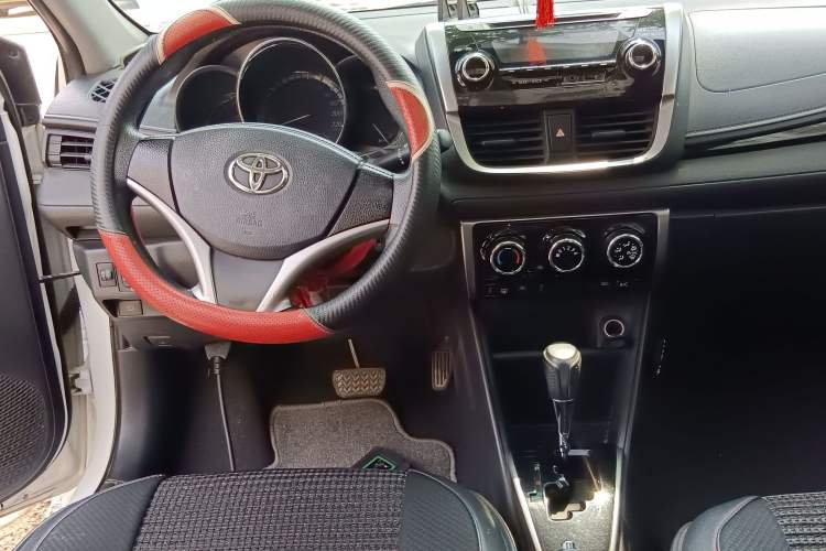Used Toyota YARiS L Zhi Xuan 2016 Revised Version 1.5G CVT with Dynamic Sunroof Center Console