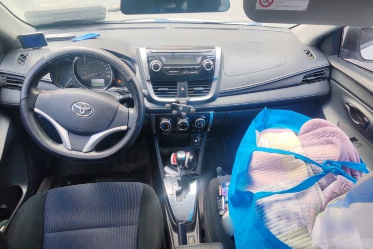 Used Toyota YARiS L Zhi Xuan 2016 Revised 1.5E CVT Charming Edition Center Console