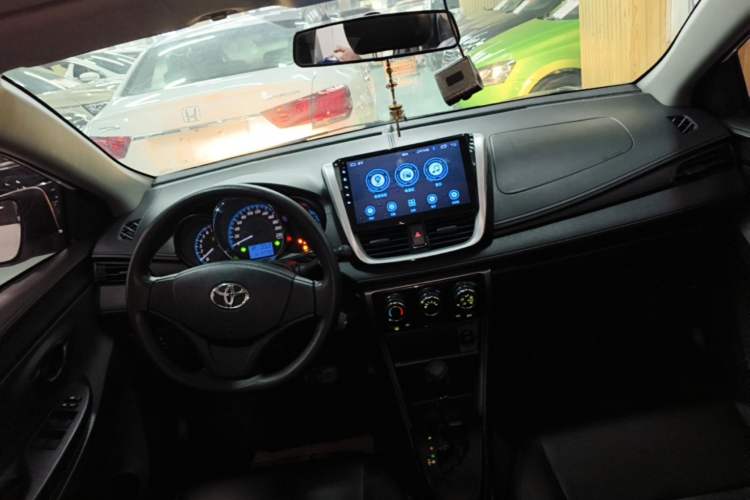 Used Toyota YARiS L Zhi Xuan 2016 Revised 1.5E CVT Charming Edition Center Console