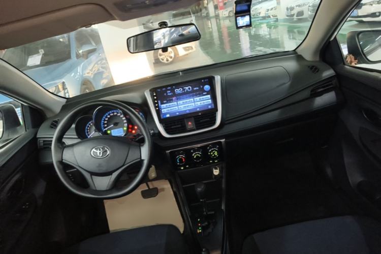 Used Toyota YARiS L Zhi Xuan 2016 Revised 1.5E CVT Charming Edition Center Console