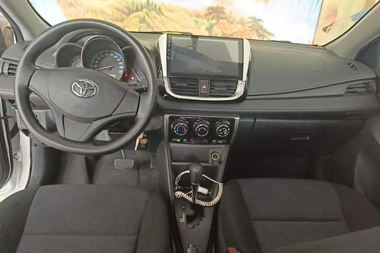Used Toyota YARiS L Zhi Xuan 2016 Revised 1.5E CVT Charming Edition Center Console