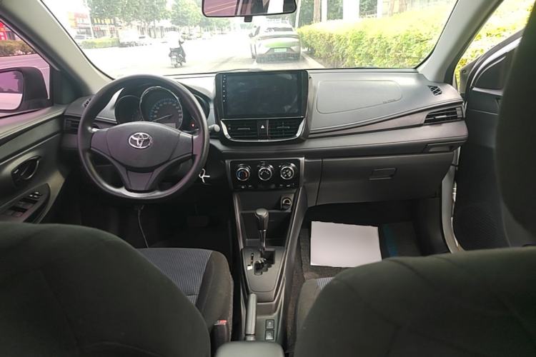 Used Toyota YARiS L Zhi Xuan 2016 Revised 1.5E CVT Charming Edition Center Console