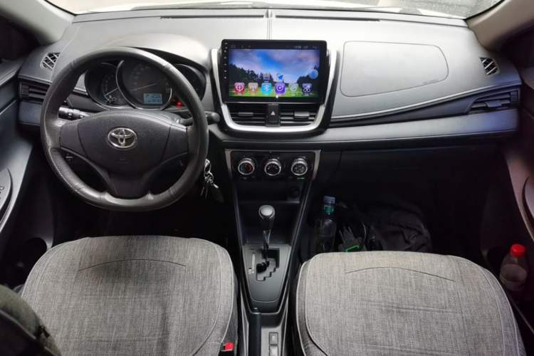 Used Toyota YARiS L Zhi Xuan 2016 Revised 1.5E CVT Charming Edition Center Console