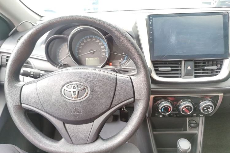 Used Toyota YARiS L Zhi Xuan 2016 Revised 1.5E CVT Charming Edition Center Console