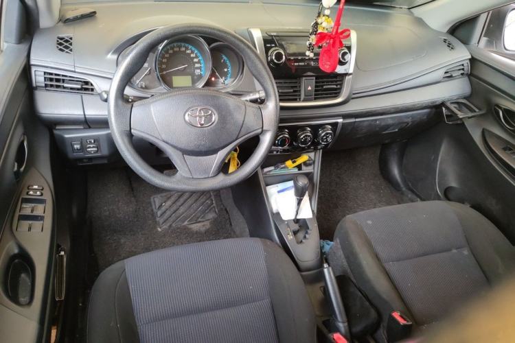 Used Toyota YARiS L Zhi Xuan 2016 Revised 1.5E CVT Charming Edition Center Console