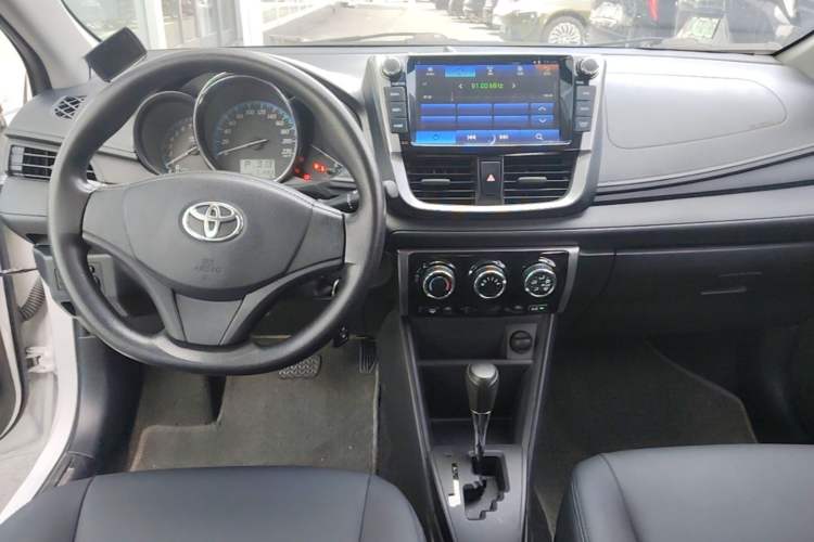 Used Toyota YARiS L Zhi Xuan 2016 Revised 1.5E CVT Charming Edition Center Console