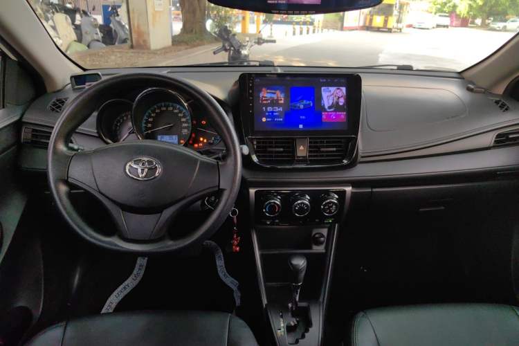 Used Toyota YARiS L Zhi Xuan 2016 Revised 1.5E CVT Charming Edition Center Console