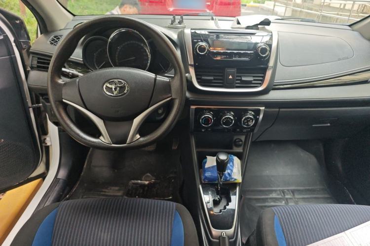 Used Toyota YARiS L Zhi Xuan 2016 Revised Version 1.5G CVT with Dynamic Sunroof Center Console