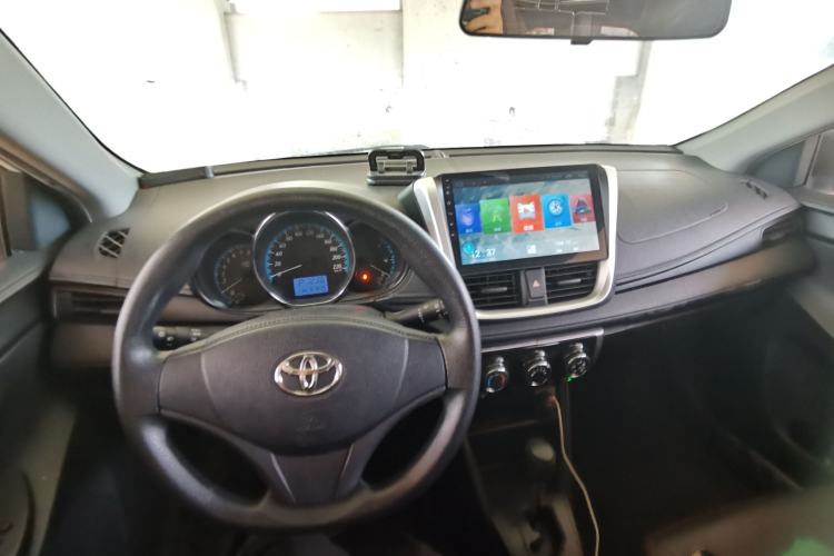 Used Toyota YARiS L Zhi Xuan 2016 Revised 1.5E CVT Charming Edition Center Console