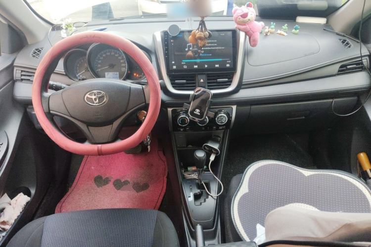 Used Toyota YARiS L Zhi Xuan 2016 Revised 1.5E CVT Charming Edition Center Console