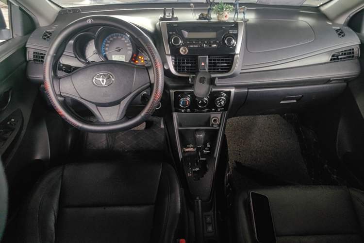 Used Toyota YARiS L Zhi Xuan 2016 Revised 1.5E CVT Charming Edition Center Console