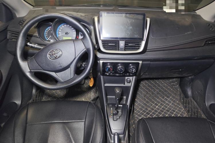 Used Toyota YARiS L Zhi Xuan 2016 Revised 1.5E CVT Charming Edition Center Console