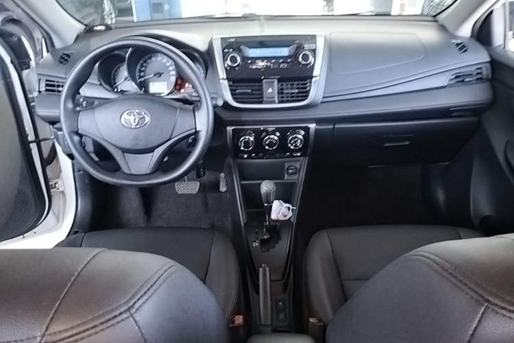Used Toyota YARiS L Zhi Xuan 2016 Revised 1.5E CVT Charming Edition Center Console