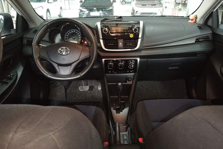 Used Toyota YARiS L Zhi Xuan 2016 Revised 1.5E CVT Charming Edition Center Console