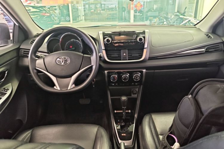 Used Toyota YARiS L Zhi Xuan 2016 Revised Version 1.5G CVT with Dynamic Sunroof Center Console