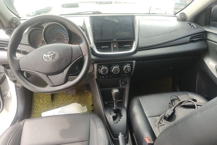Used Toyota YARiS L Zhi Xuan 2016 Revised 1.5E CVT Charming Edition Center Console