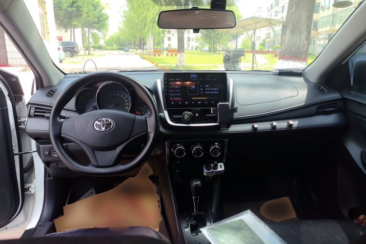 Used Toyota YARiS L Zhi Xuan 2016 Revised 1.5E CVT Charming Edition Center Console