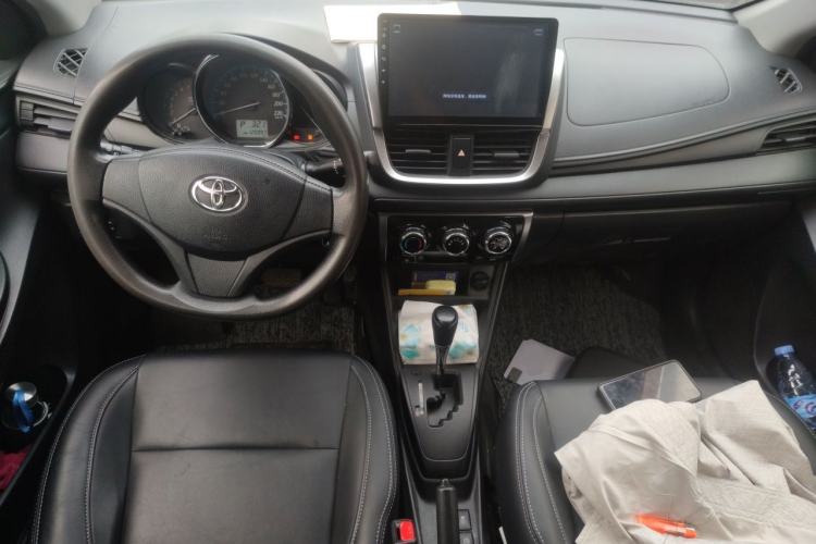 Used Toyota YARiS L Zhi Xuan 2016 Revised 1.5E CVT Charming Edition Center Console