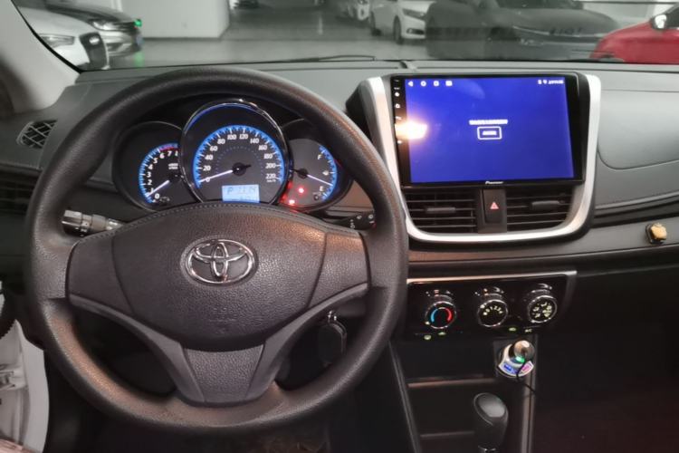 Used Toyota YARiS L Zhi Xuan 2016 Revised 1.5E CVT Charming Edition Center Console