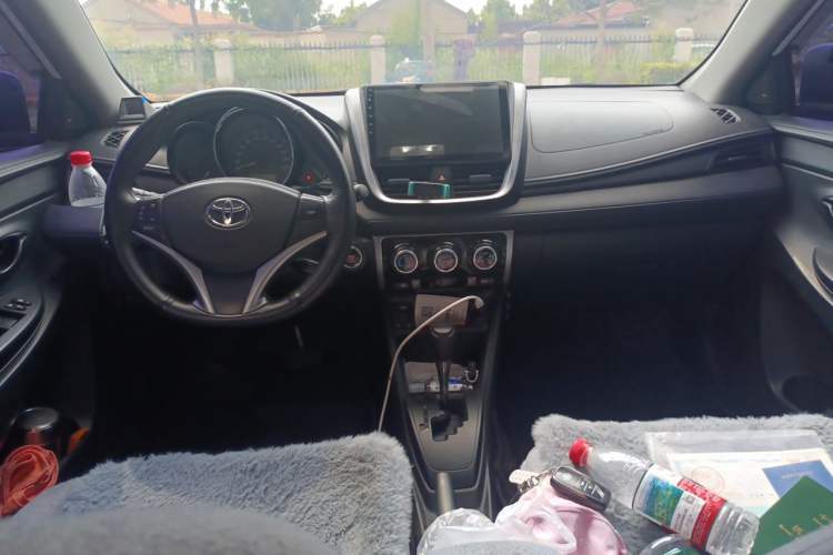 Used Toyota YARiS L Zhi Xuan 2016 Revised 1.5E CVT Charming Edition Center Console