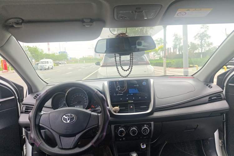 Used Toyota YARiS L Zhi Xuan 2016 Revised 1.5E CVT Charming Edition Center Console