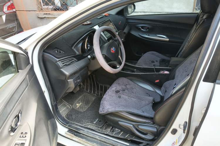 Used Toyota YARiS L Zhi Xuan 2016 Revised Version 1.5G CVT with Dynamic Sunroof Driver Seat