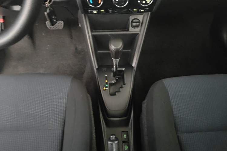 Used Toyota YARiS L Zhi Xuan 2016 Revised 1.5E CVT Charming Edition Gear Lever