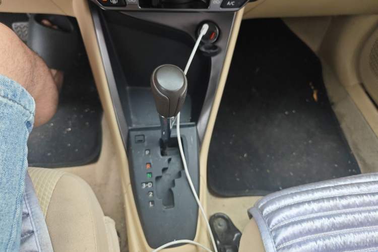 Used Toyota YARiS L Zhi Xuan 2016 1.5E Automatic JingSu Edition Gear Lever