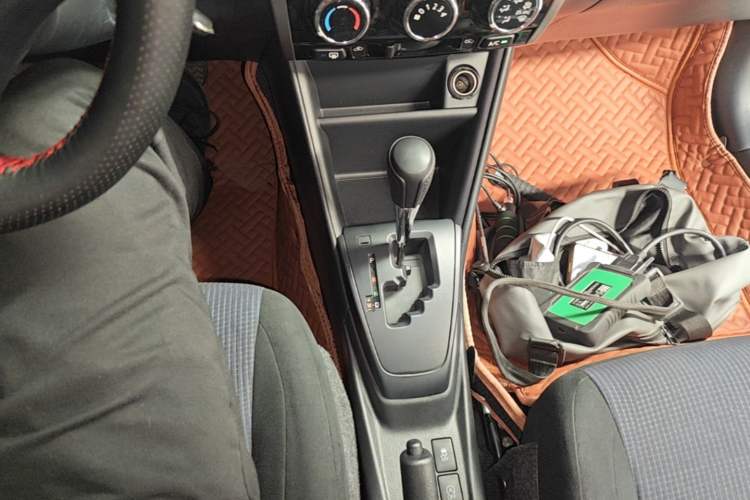 Used Toyota YARiS L Zhi Xuan 2016 Revised 1.5E CVT Charming Edition Gear Lever