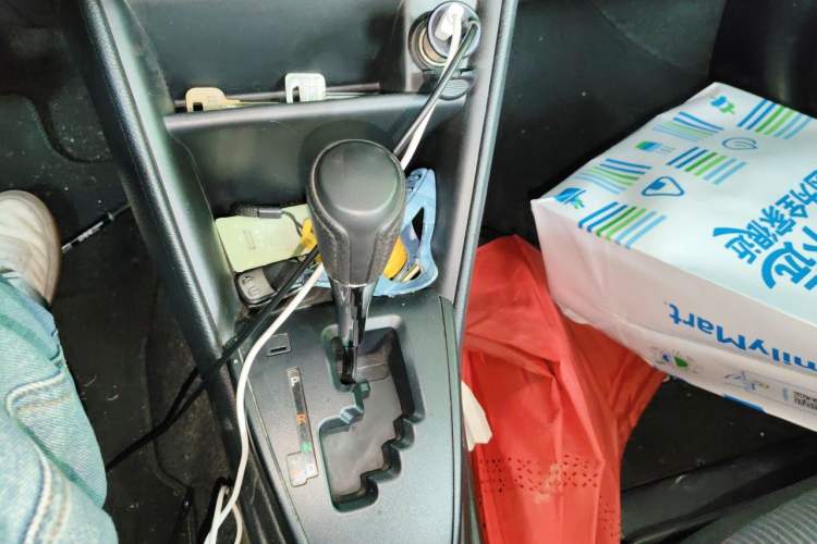 Used Toyota YARiS L Zhi Xuan 2016 Revised 1.5E CVT Charming Edition Gear Lever