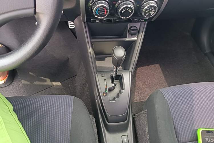 Used Toyota YARiS L Zhi Xuan 2016 Revised 1.5E CVT Charming Edition Gear Lever