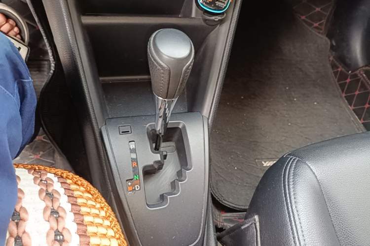 Used Toyota YARiS L Zhi Xuan 2016 Revised 1.5E CVT Charming Edition Gear Lever
