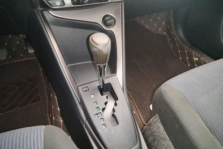 Used Toyota YARiS L Zhi Xuan 2016 1.5E Automatic JingSu Edition Gear Lever
