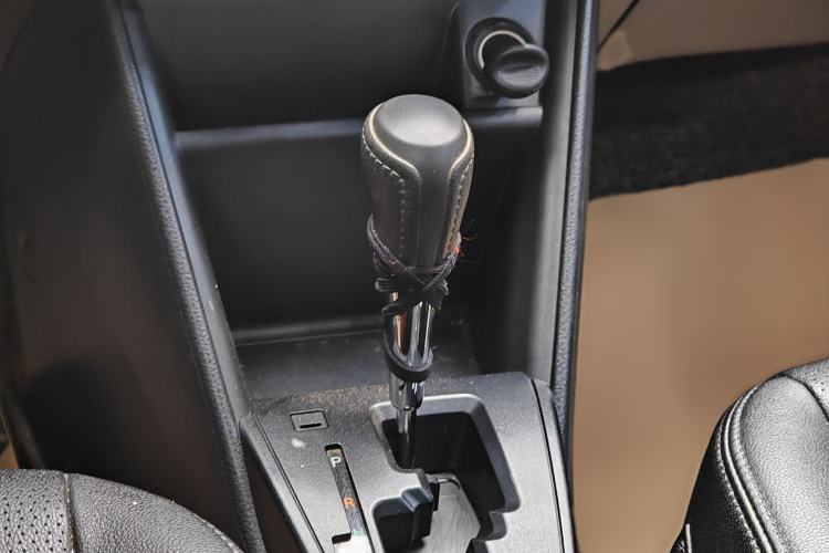 Used Toyota YARiS L Zhi Xuan 2016 Revised 1.5E CVT Charming Edition Gear Lever