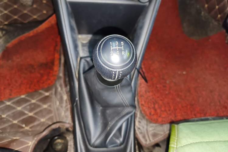 Used Toyota YARiS L Zhi Xuan 2016 Revised 1.3E Manual – Charming Edition Gear Lever