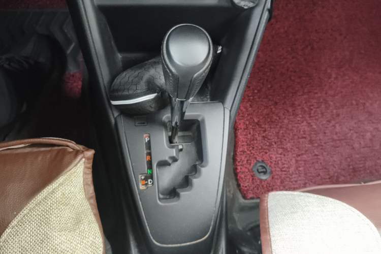 Used Toyota YARiS L Zhi Xuan 2016 Revised 1.5E CVT Charming Edition Gear Lever