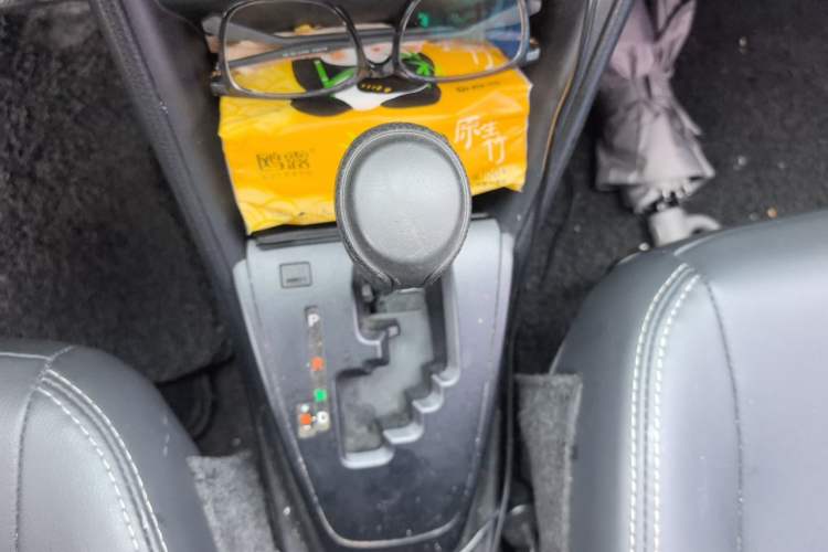 Used Toyota YARiS L Zhi Xuan 2016 Revised 1.5E CVT Charming Edition Gear Lever