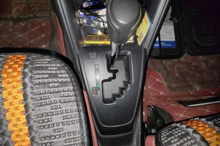 Used Toyota YARiS L Zhi Xuan 2016 Revised 1.5E CVT Charming Edition Gear Lever
