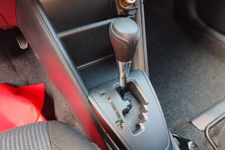 Used Toyota YARiS L Zhi Xuan 2016 Revised 1.5E CVT Charming Edition Gear Lever