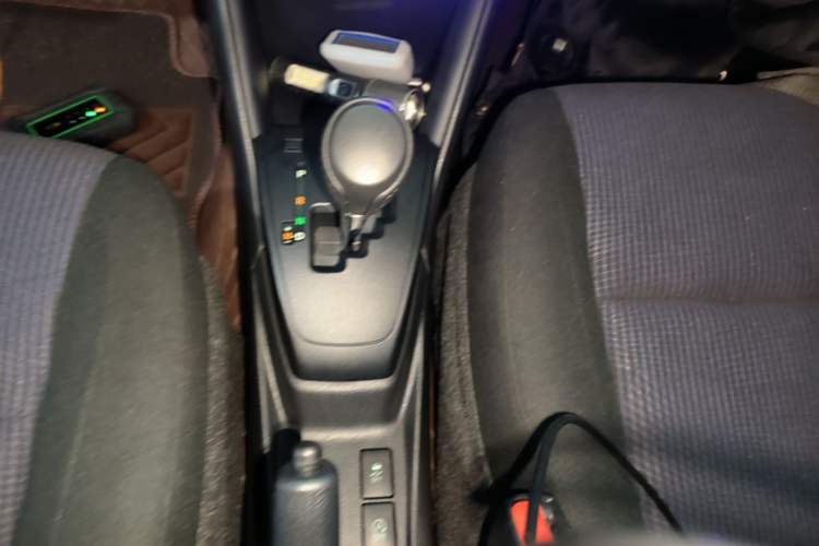 Used Toyota YARiS L Zhi Xuan 2016 Revised 1.5E CVT Charming Edition Gear Lever