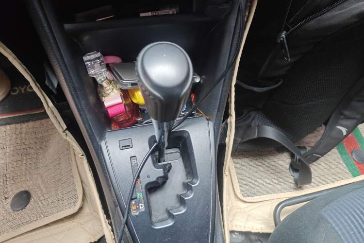 Used Toyota YARiS L Zhi Xuan 2016 Revised 1.5E CVT Charming Edition Gear Lever