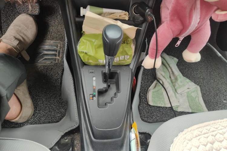 Used Toyota YARiS L Zhi Xuan 2016 Revised 1.5E CVT Charming Edition Gear Lever